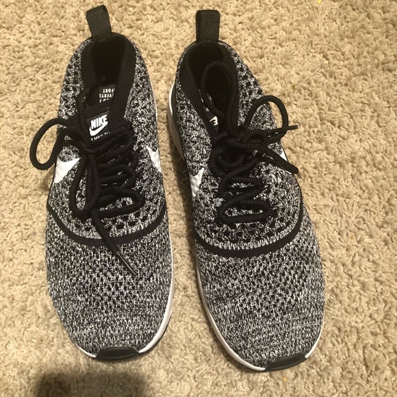 Nike8.5 barely worn - Picture 1 of 2